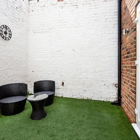 Granville House Apartment *