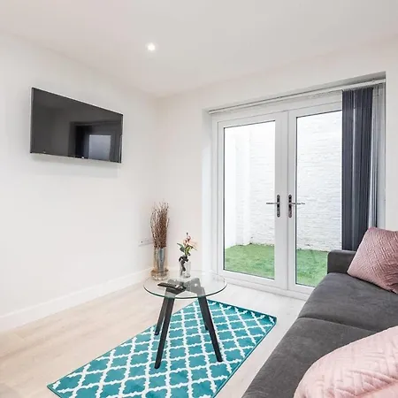 Granville House Apartment *